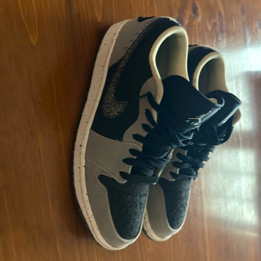 Jordan Low SE Crater Gray/Black size 10